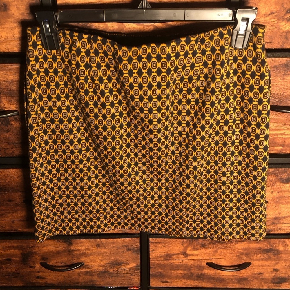 CAbi Geometric Yellow and Navy Mini Skirt